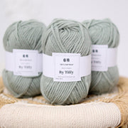 Super Bulky Jade Wool Yarn: Chunky, Jumbo Knitting & Felting (100g)