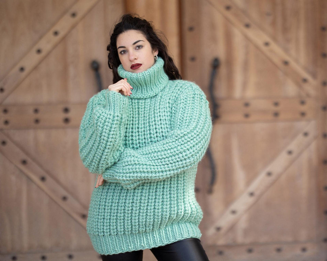 Pale Green Chunky Wool Yarn: 100g Ball