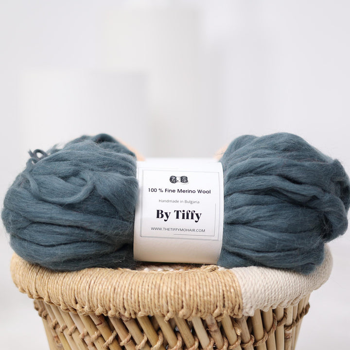Handspun Chunky Merino Wool Yarn: Gray Bulky Art Yarn (100g)