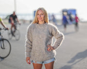Pull en mohair italien beige tricoté à la main – Doux, duveteux, chaud T1761