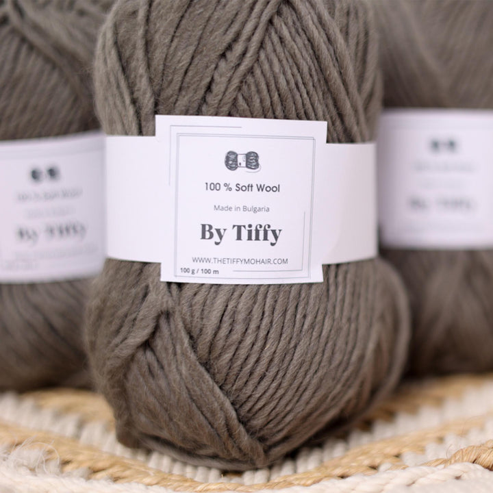 Pumice Super Chunky Wool Yarn: 100g Ball
