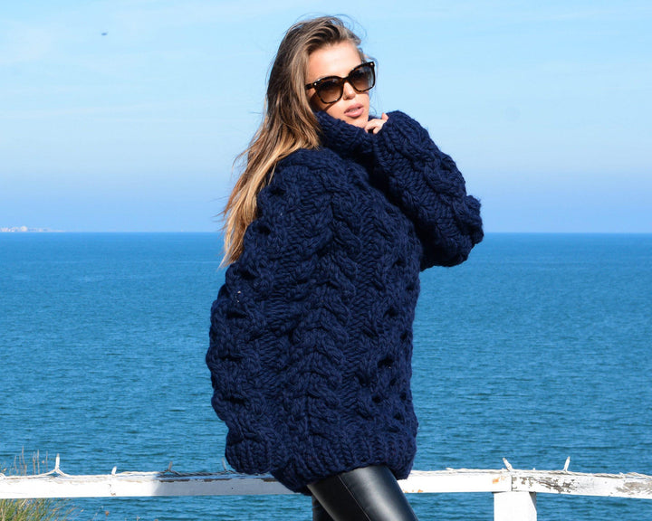 Navy Blue 100 %  Wool yarn