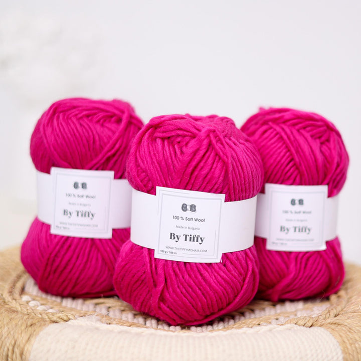 Chunky Fuchsia Soft Wool Yarn: Super Bulky, 100g/109 yds