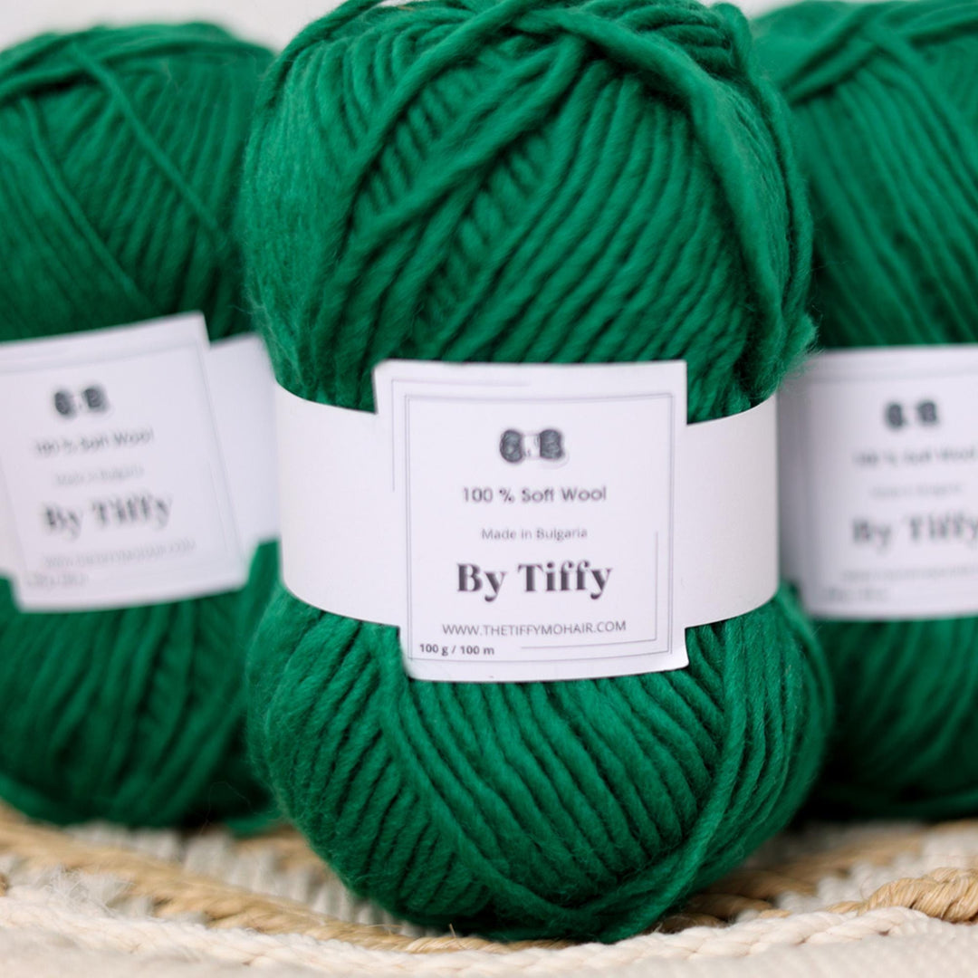 Bright Green Chunky Wool Yarn - 100g Ball