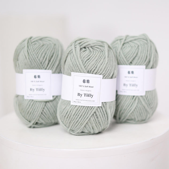 Super Bulky Jade Wool Yarn: Chunky, Jumbo Knitting & Felting (100g)
