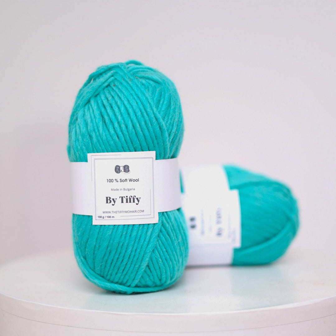 Super Bulky Wool Yarn: Lagoon Blue, Felting & Knitting (100g/3.52oz)