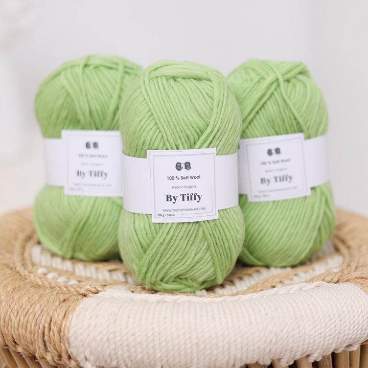 Super Bulky Apple Green Wool Yarn: Chunky Jumbo Knitting, Felting