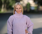 Un disponible en taille XL, Pull en alpaga violet tricoté main en point de côtes anglaises T1768