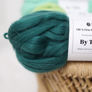 Hand Spun Thick and Thin Super Chunky Fine Merino Wool Yarn Green Color 100g