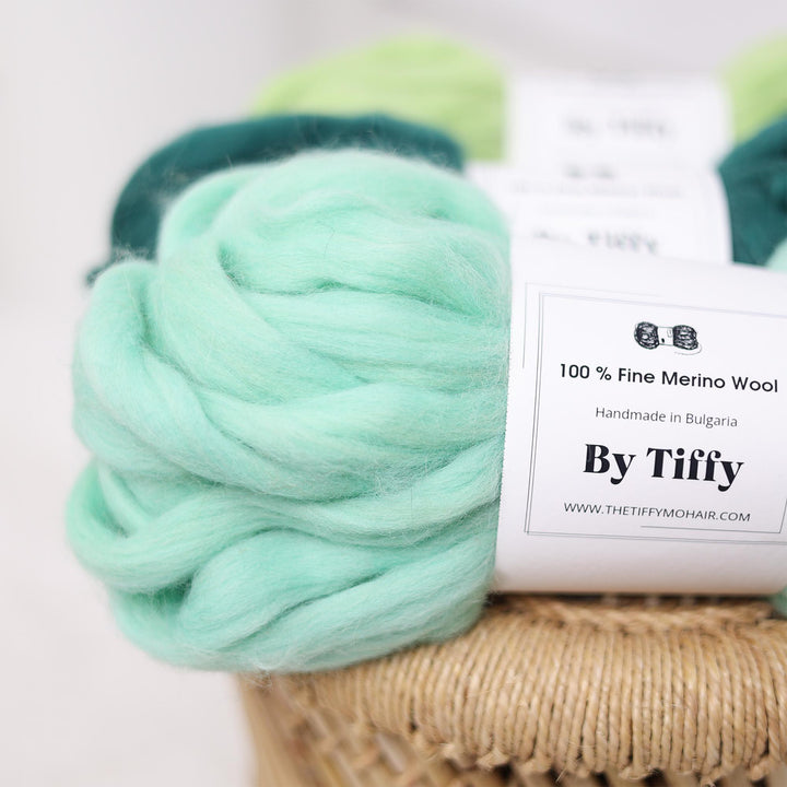 Handspun Merino Roving Wool Yarn: Chunky Pale Green, 100g
