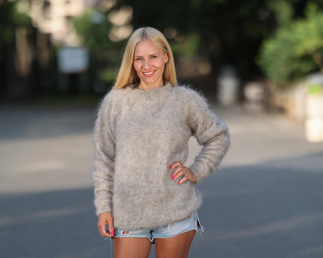 Hand-Knitted Beige Italian Mohair Sweater – Fluffy Fuzzy Soft Warm Pullover T1761