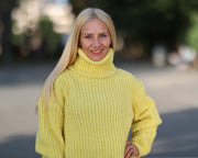 Un disponible en taille XL, Pull côtelé pêcheur jaune en alpaga fait main T1769