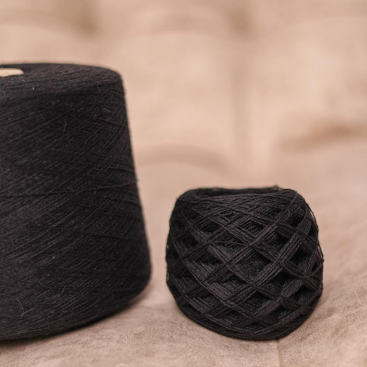 Black 100% Cashmere Yarn 2/28 | Italian Luxury Lace Weight for Knitting, Crochet & Weaving