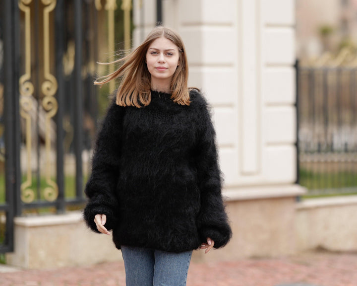 Black Mohair Sweater – Hand-Knitted Big-Needle Fluffy Transparent Pullover T1371