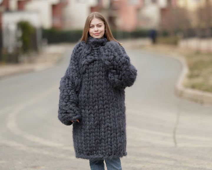40-Strand Gray Mohair Sweater – Heavy Fluffy Hand-Knitted Thick Oversized Pullover T1374