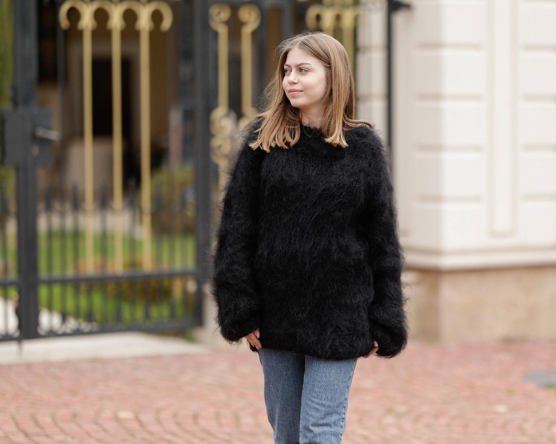 Black Mohair Sweater – Hand-Knitted Big-Needle Fluffy Transparent Pullover T1371