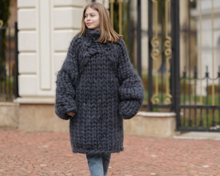 40-Strand Gray Mohair Sweater – Heavy Fluffy Hand-Knitted Thick Oversized Pullover T1374
