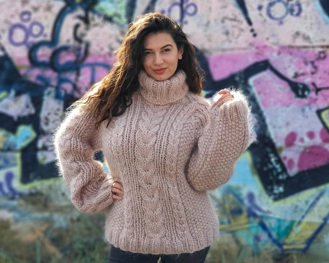 Beige Cabled Mohair Sweater – Hand-Knitted Turtleneck Pullover T897