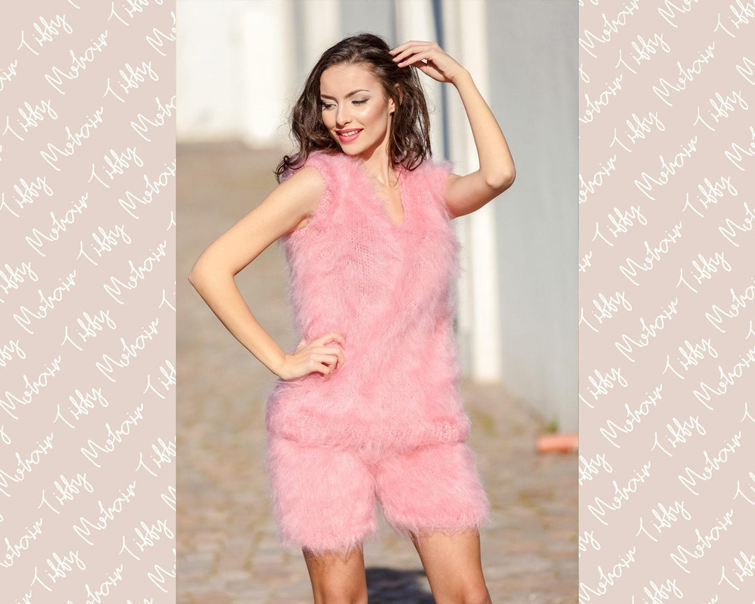 Hand-Knitted Short Mohair Sweater Vest – Fluffy Cropped Chunky Knit Jumper T401
