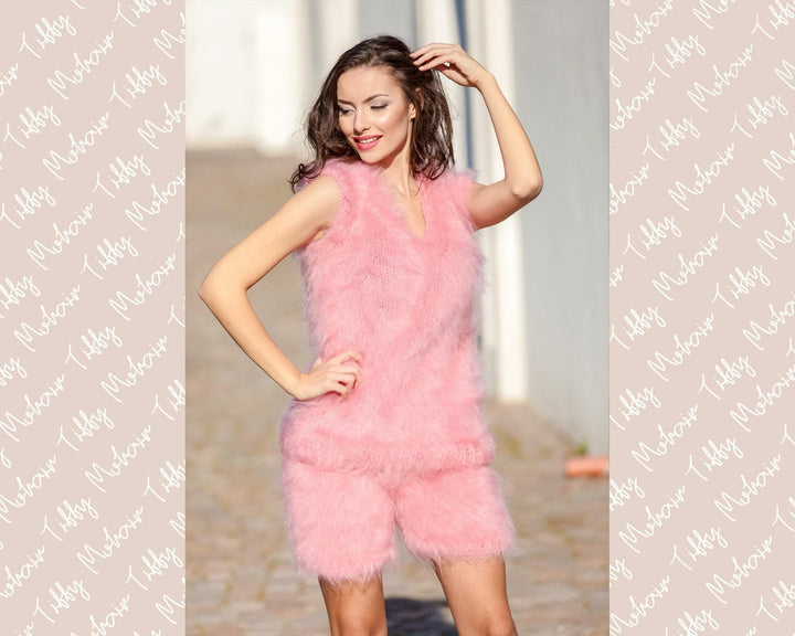 Hand-Knitted Short Mohair Sweater Vest – Fluffy Cropped Chunky Knit Jumper T401