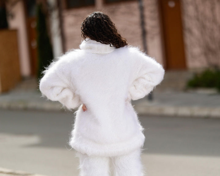 Hand-Knitted White Mohair Sweater – Chunky Fluffy Warm Turtleneck Pullover T1396