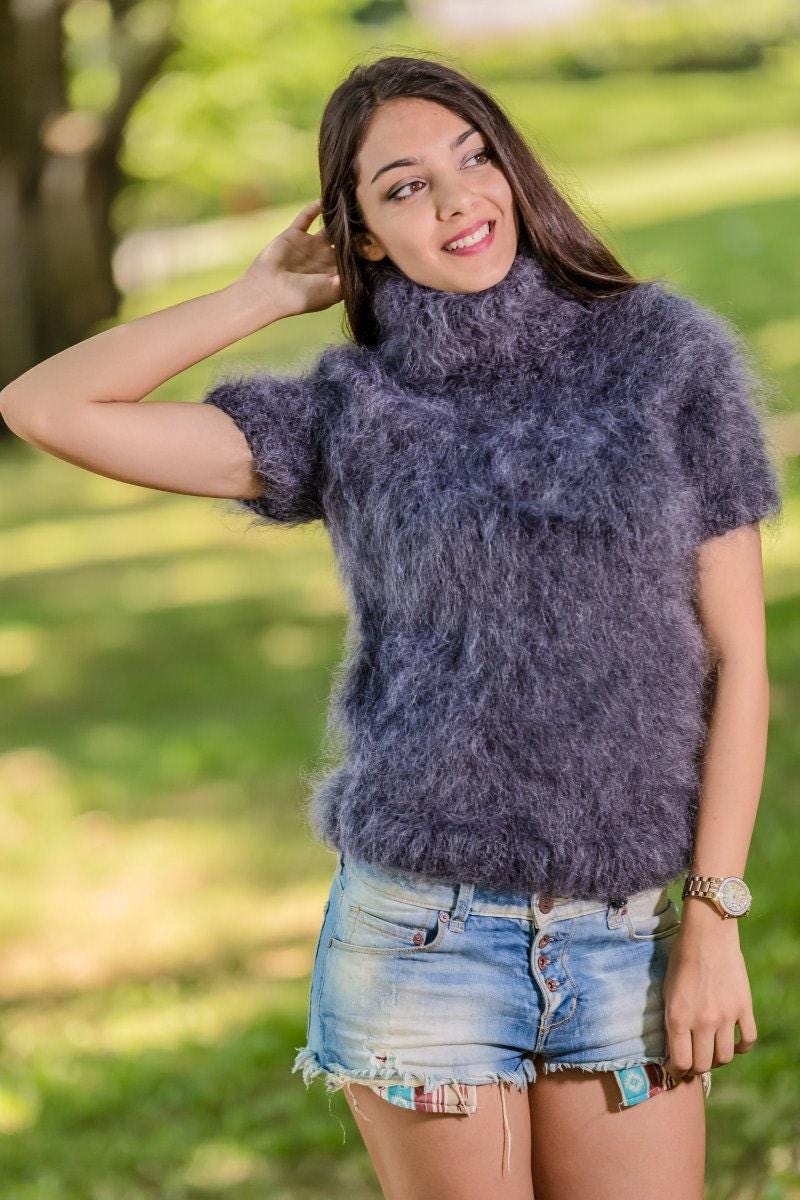 Short-Sleeve Mohair Sweater – Hand-Knitted Fluffy Cropped Pullover T327