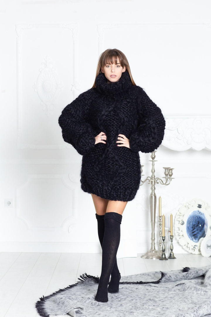 12-Strand Black Mohair Sweater – Hand-Knitted Oversized Cream Turtleneck Pullover T589