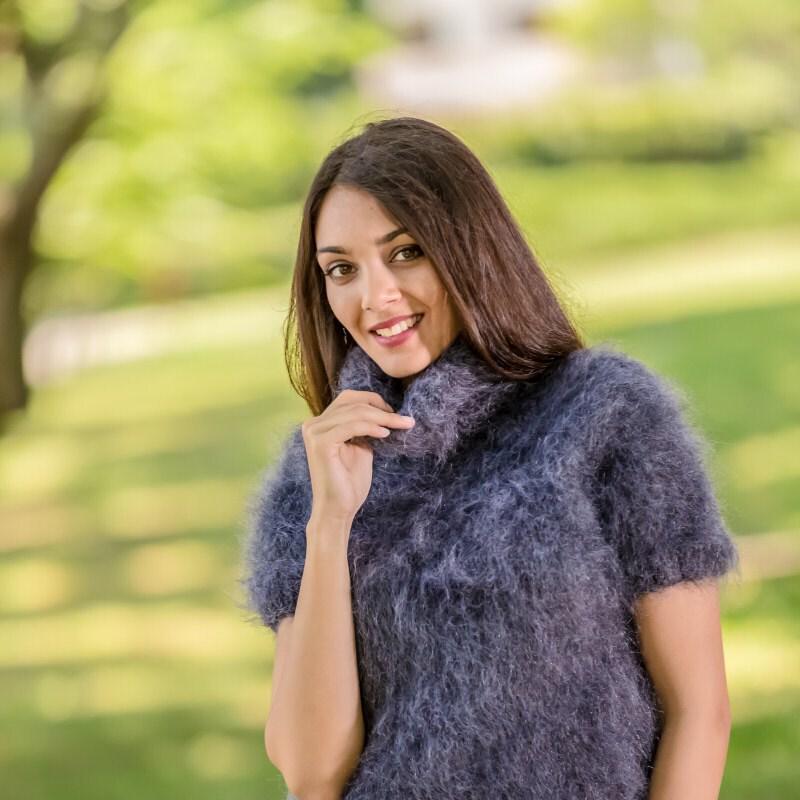 Short-Sleeve Mohair Sweater – Hand-Knitted Fluffy Cropped Pullover T327