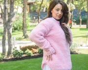 Pull en mohair et laine d'agneau rose duveteux – Doux et chaud, tricoté à la main T852