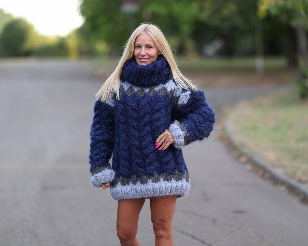 Hand-Knitted Icelandic Mohair Sweater – 4 kg 15-Strand Chunky Nordic Long Turtleneck Jumper T1462