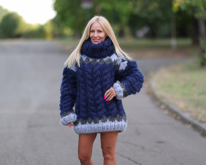 Hand-Knitted Icelandic Mohair Sweater – 4 kg 15-Strand Chunky Nordic Long Turtleneck Jumper T1462