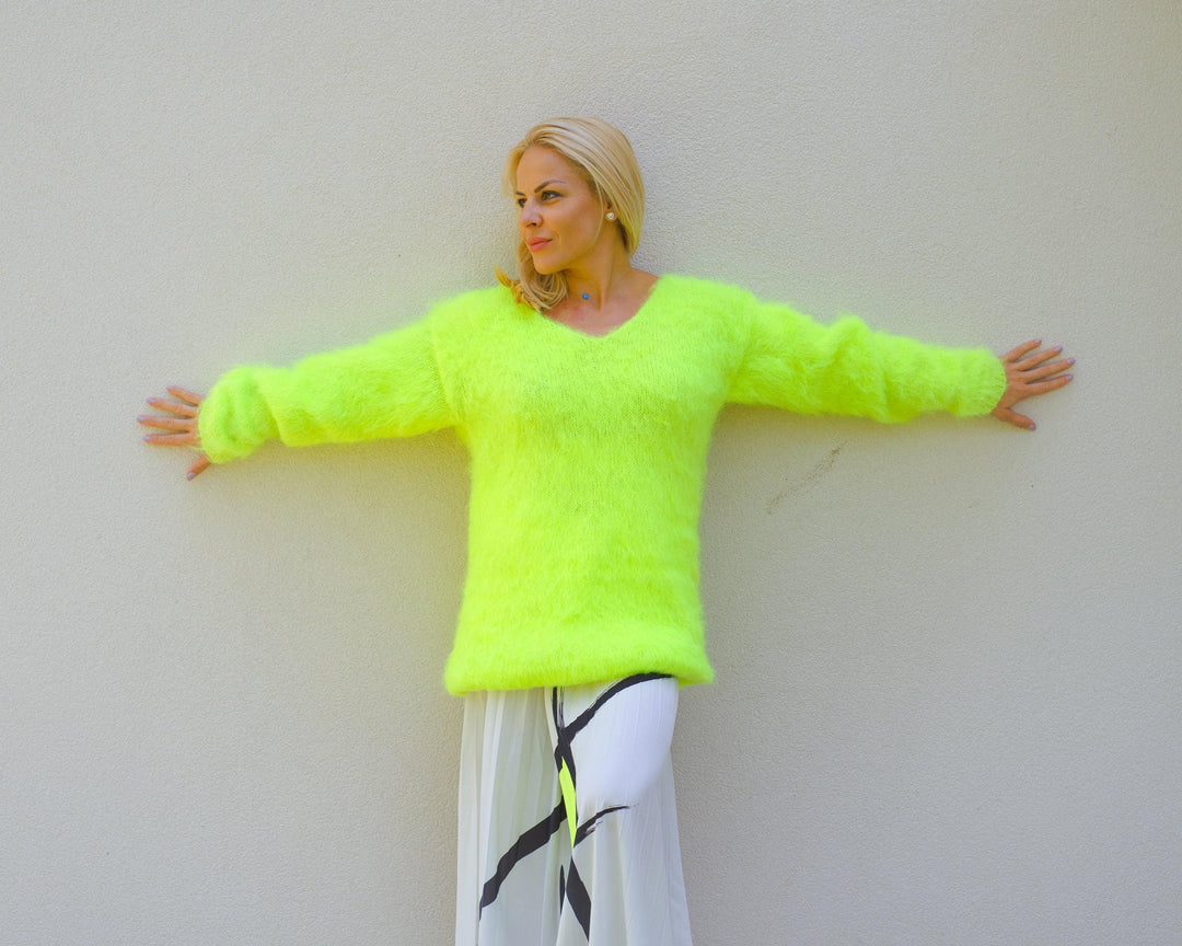 Neon Green Mohair Sweater – Hand-Knitted Fluffy Scratchy Textured Jumper T877