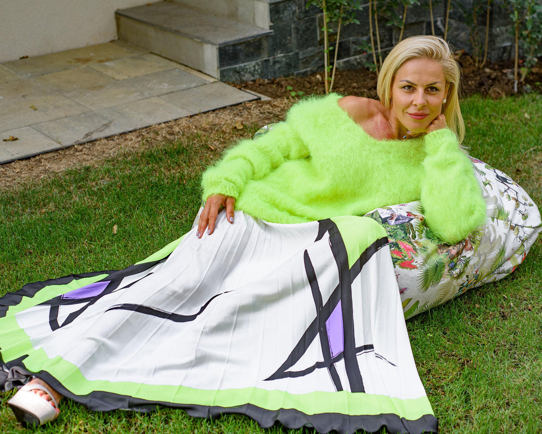 Neon Green Mohair Sweater – Hand-Knitted Fluffy Scratchy Textured Jumper T877