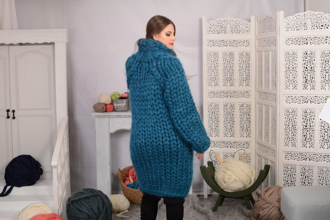 25-Strand Thick Mohair Sweater – Hand-Knitted Blue Chunky Cable Knit Jumper T699W