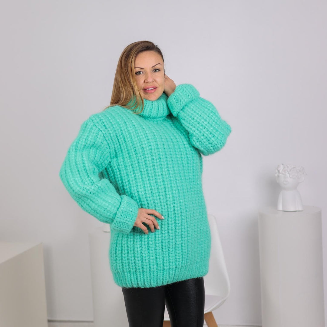 Hand-Knitted Chunky Alpaca Turtleneck Sweater: Cozy English Rib T1791