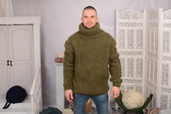 Hand-Knitted Olive Green Mohair Sweater – Chunky Cozy Turtleneck Pull T697AM