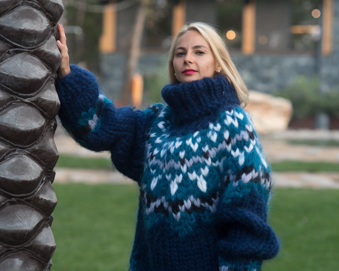 Chunky 15-Strand Icelandic Mohair Sweater – Hand-Knitted Huge Turtleneck Pullover T837M