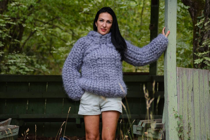 Fluffy 40-Strand Mohair Sweater – Extra Thick Hand-Knitted Gray Pullover T880M