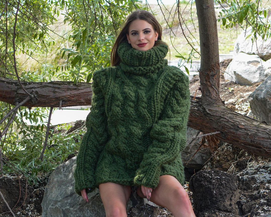 5-Strand Thick Green Wool Sweater – Hand-Knitted Chunky Cable Pullover T790W