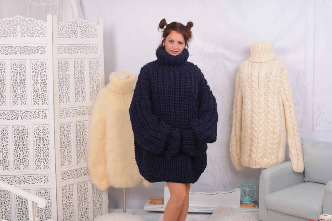 3 kg Oversized Wool Sweater – Thick Hand-Knitted Jumper T750