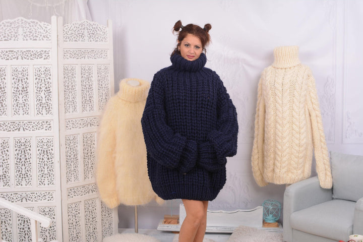 3 kg Oversized Wool Sweater – Thick Hand-Knitted Jumper T750