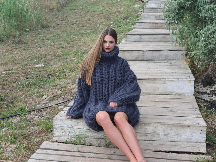 8-Strand Chunky Gray Sweater – Hand-Knitted Wool and Mohair Mix Pullover T787W