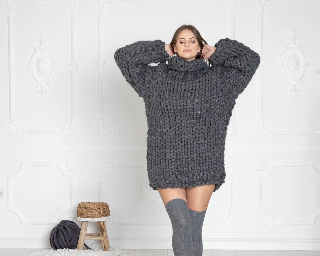 12-Strand Chunky Wool Sweater – Hand-Knitted Gray Oversized Pullover T634W