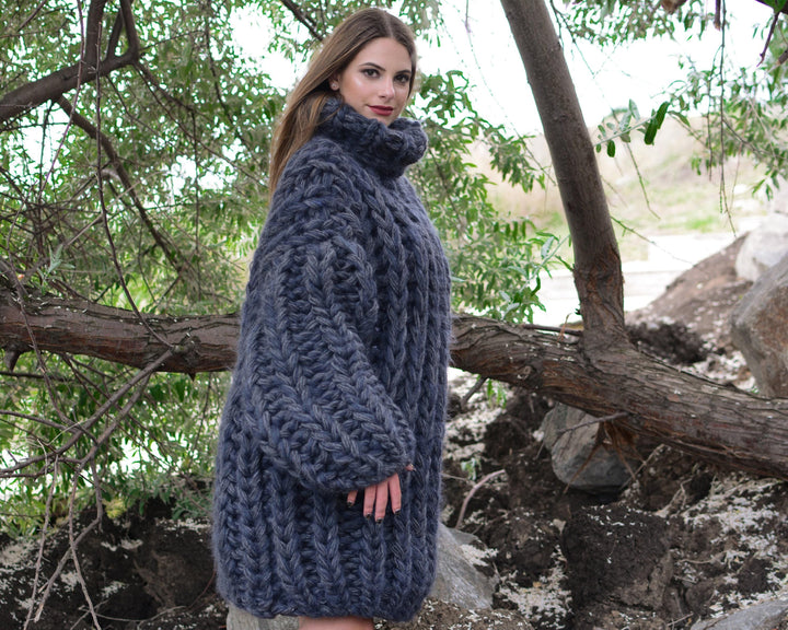 8-Strand Chunky Gray Sweater – Hand-Knitted Wool and Mohair Mix Pullover T787W