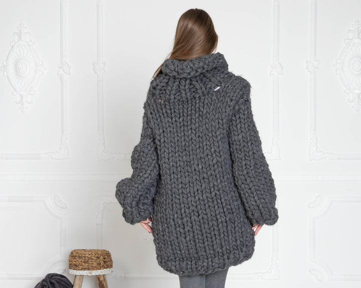 12-Strand Chunky Wool Sweater – Hand-Knitted Gray Oversized Pullover T634W