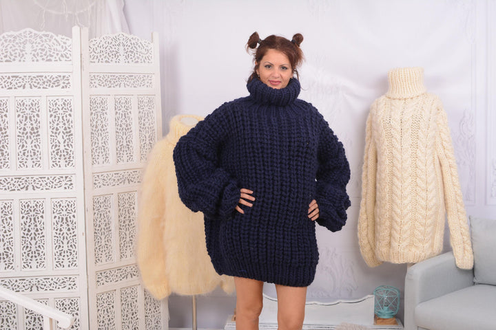 3 kg Oversized Wool Sweater – Thick Hand-Knitted Jumper T750