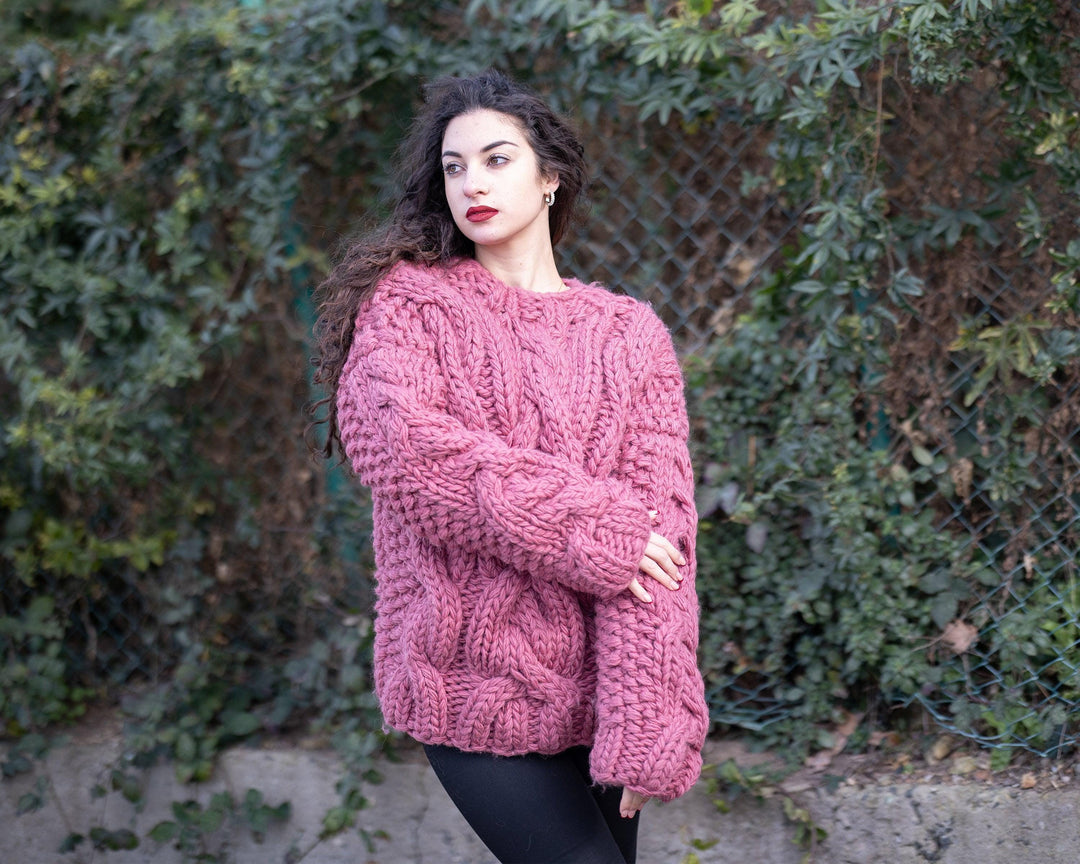Ash Pink Wool Sweater – Hand-Knitted Oversized Women’s Cable Crewneck Pullover T817