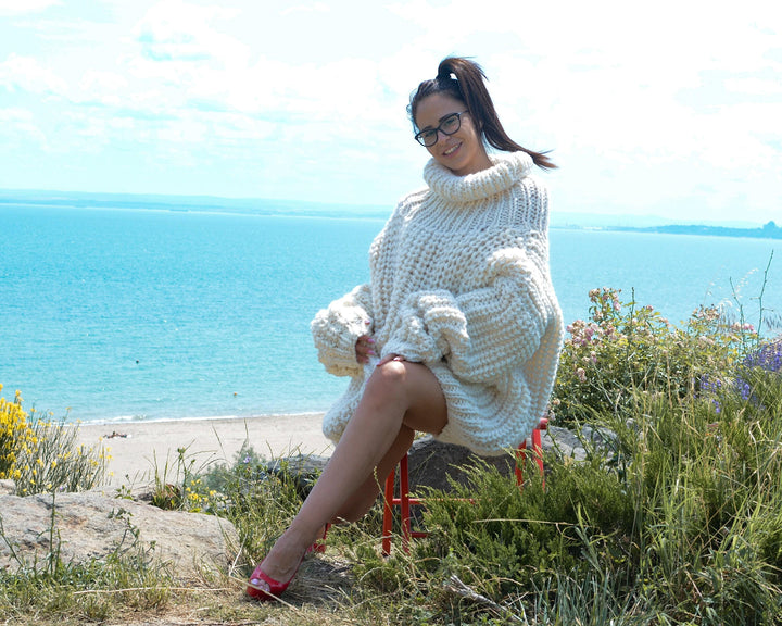 3 kg Oversized Wool Sweater – Thick Hand-Knitted Cream Fisherman Rib Jumper T786W