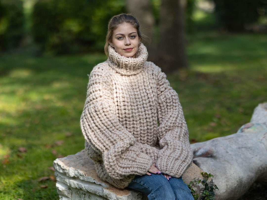 Chunky Soft Sweater – Hand-Knitted Pullover in Extra Fine Merino Wool T1283