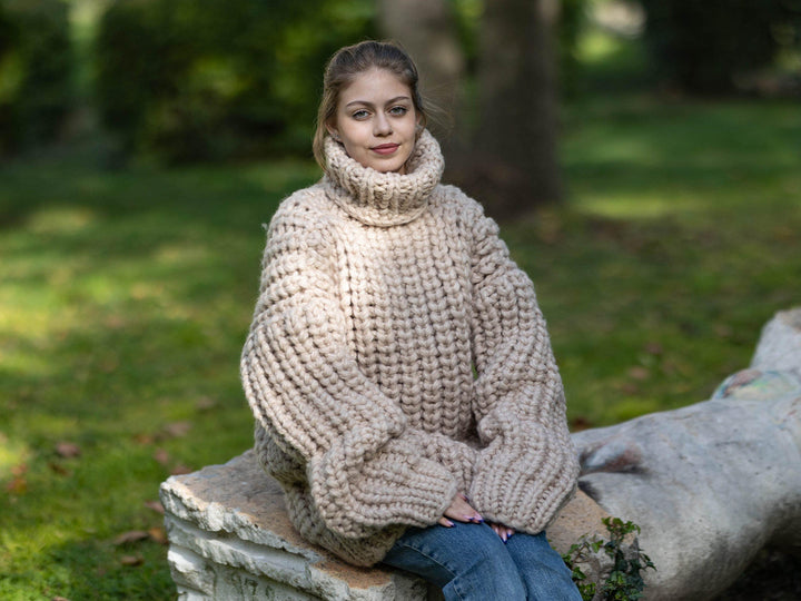 Chunky Soft Sweater – Hand-Knitted Pullover in Extra Fine Merino Wool T1283